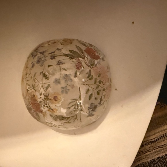 Floral Glass Makeup Bowl Organizer with Red and Green Accents - Picture 3 of 3